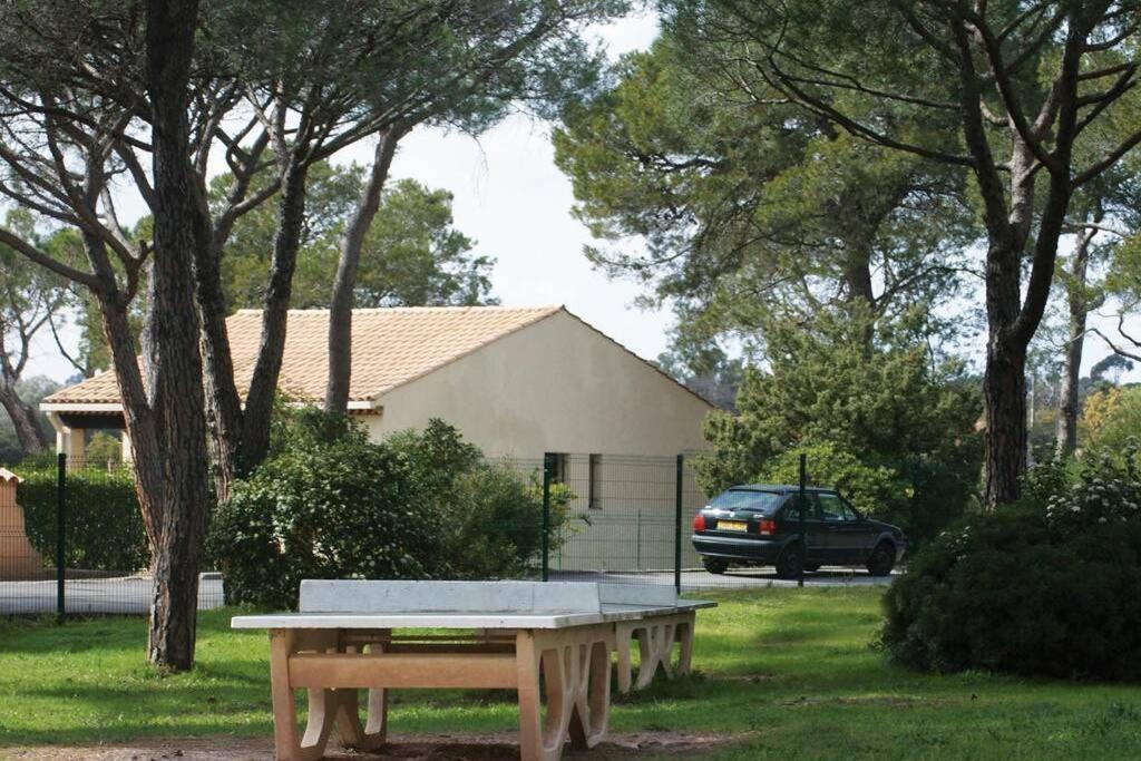 Appartement T2 Dans Residence Avec Piscine Et Tennis Saint-Raphaël Exteriör bild